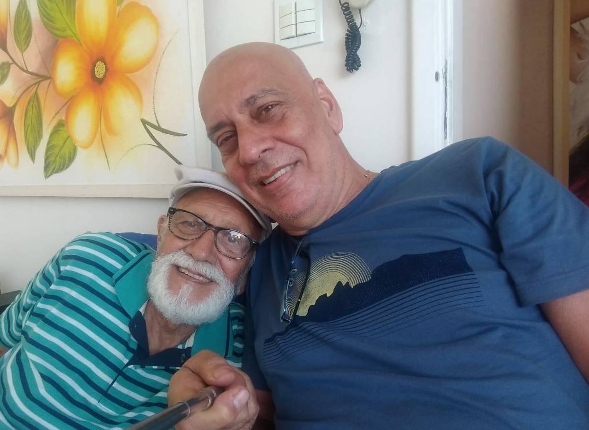Nilton Caldeira postou foto ao lado do pai em homenagem nas redes sociais