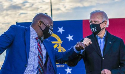 Raphael Warnock em comício com Joe Biden