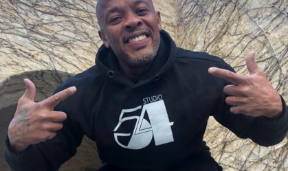 Artista informou que está internado em Los Angeles pelo Instagram