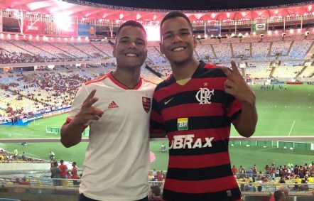 Diego e Diogo Lima, de 21 anos, morreram afogados na Praia do Arpoador