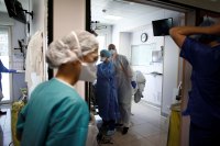 França estaria preparando hospitais para guerra, diz jornal