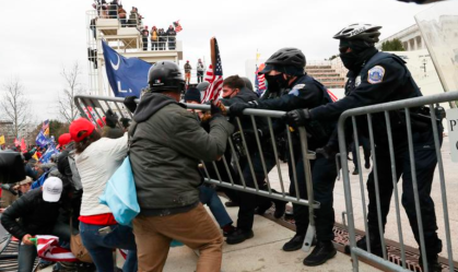 Manifestantes pró-Trump invadem Capitólio