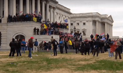 Apoiadores de Trump invadem o Capitólio