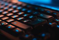 Para que servem os relevos nas teclas F e J do teclado?