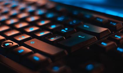 Para que servem os relevos nas teclas F e J do teclado?