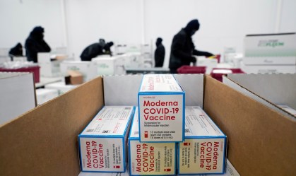 CEO da Moderna diz que vacina contra Covid-19 deve proteger por 'alguns anos'