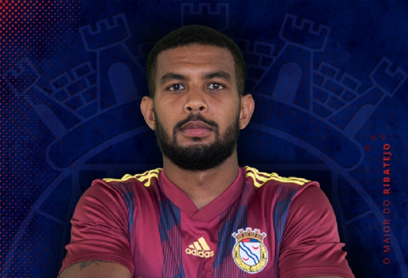 O jogador brasileiro Alex Apolinário morreu  aos 24 anos