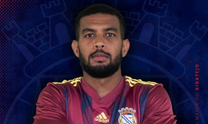 O jogador brasileiro Alex Apolinário morreu  aos 24 anos