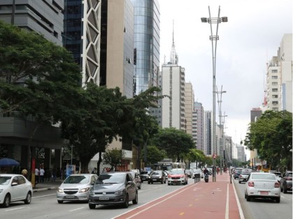 Trânsito em São Paulo, carros, avenida Paulista