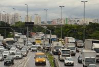 Dois suspeitos são baleados após perseguição na Marginal Tietê (SP)