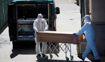 Espanha registra 510 mortos na Sexta-Feira Santa, menor número em 19 dias