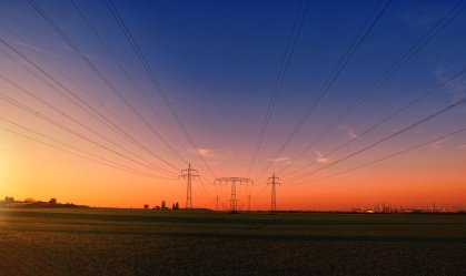 Postes de alta tensão para transmissão de energia elétrica