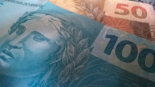 Cédulas de real: R$ 100 e R$ 50