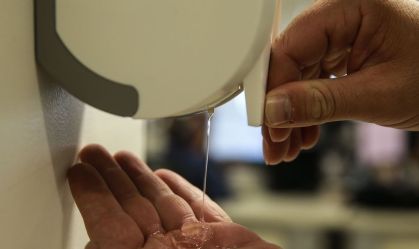 Polícia encontra central de álcool em gel falsificado na cidade de SP