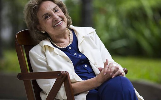 A atriz Eva Wilma, de 87 anos