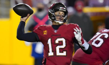 Tom Brady lidera Tampa Bay Buccaneers rumo à 1ª vitória no playoff desde 2002