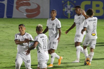 Jogadores do Atlético Mineiro comemoram gol durante empate com o Red Bull Bragan