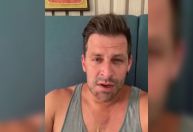 Henri Castelli vive com sequelas no rosto após agressão; relembre