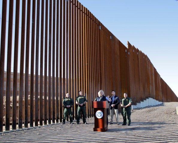 Muro da fronteira entre EUA e México, na cidade de Calexico, na Califórnia / Foto: REUTERS/Earnie Grafton