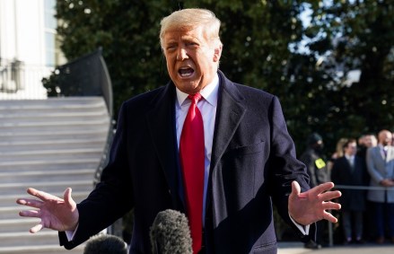 Trump fala a jornalistas antes de viajar ao Texas