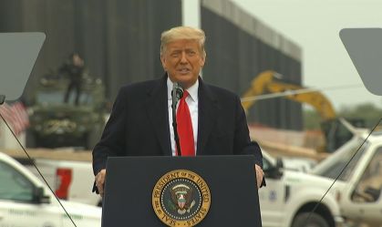 Trump vai ao muro com México e diz que liberdade de expressão está em risco