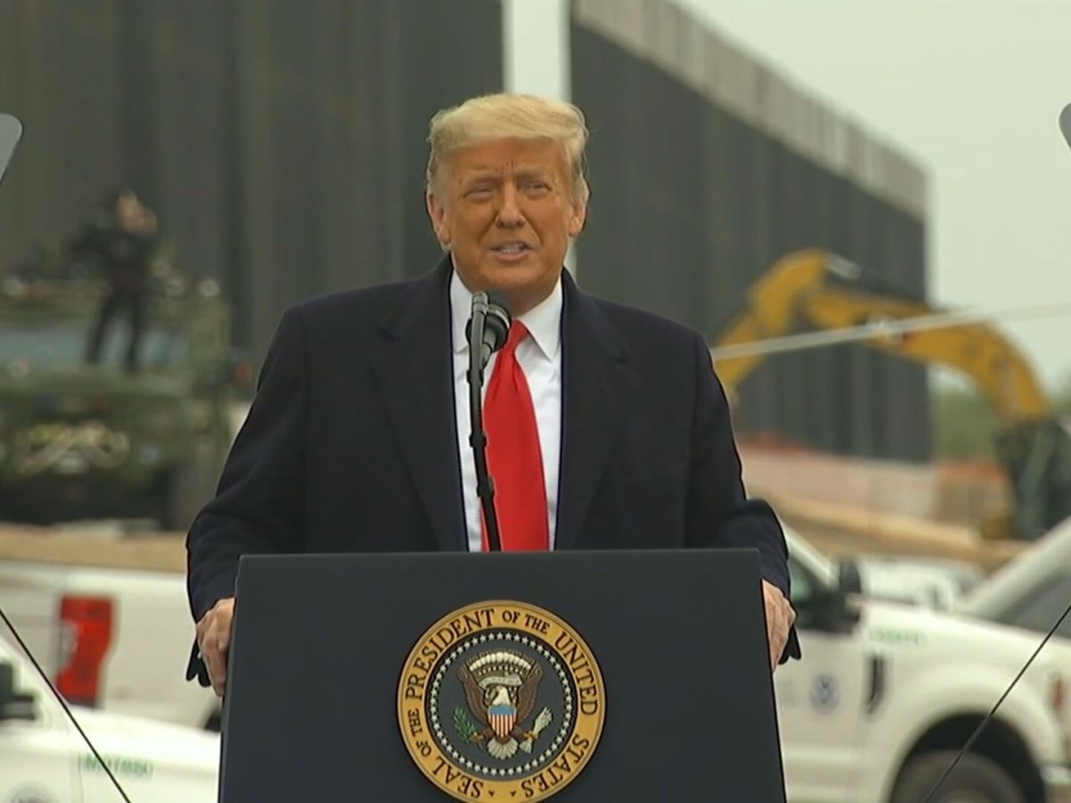 Trump vai ao muro com México e diz que liberdade de expressão está