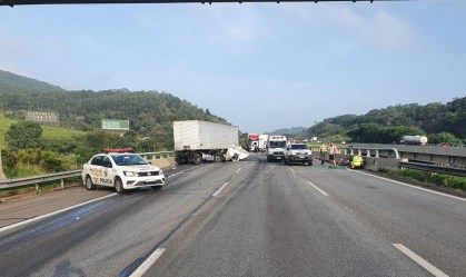 Acidente deixa um morto na Rodovia dos Bandeirantes, em Jundiaí (SP)