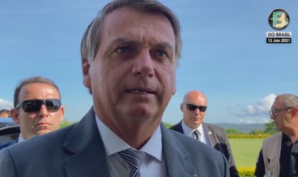 Bolsonaro diz que vacina liberada será a 'que passar pela Anvisa, seja qual for'