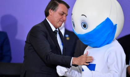 Governo desiste de artistas e Zé Gotinha será estrela da campanha