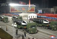 Coreia do Norte exibe míssil balístico em parada: ‘arma mais poderosa do mundo’