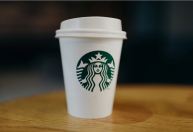 Starbucks desaponta nos resultados do 1º tri, mas planeja volta por cima; saiba como