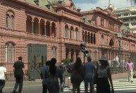 Argentina flexibiliza uso de máscaras ao ar livre e reabrirá para brasileiros