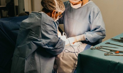 Rio de Janeiro avalia suspender cirurgias eletivas por falta de profissionais