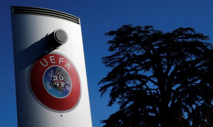 Uefa pretende reiniciar campeonatos a partir de julho e quer decisões 'no campo'