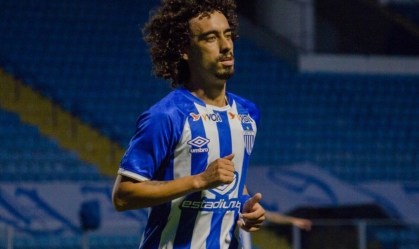 Valdívia, do Avaí, joga 45 minutos e deixa partida após teste positivo de Covid