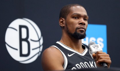 NBA retorna em torneio virtual durante pandemia de coronavírus