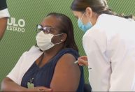 Um ano de vacinação contra Covid: após início problemático, Brasil avança