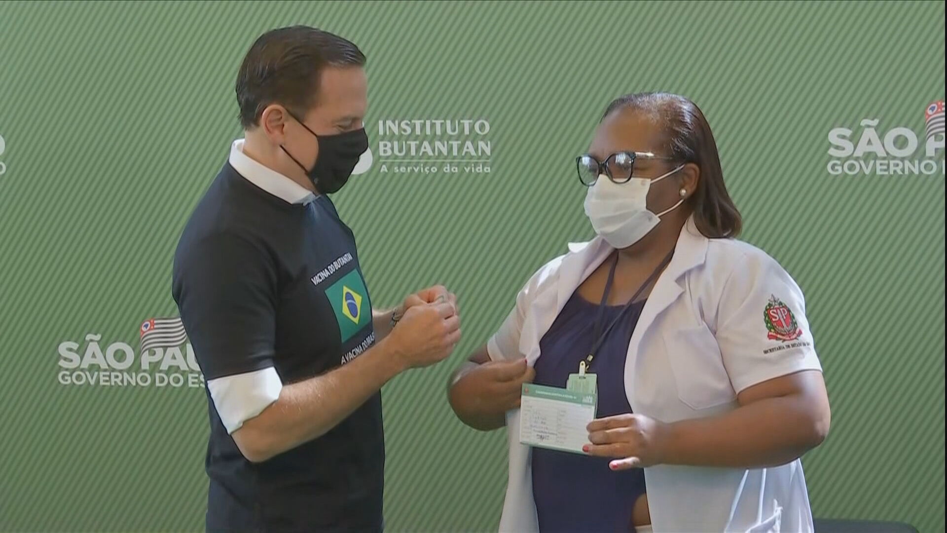 João Doria e Mônica Calazans, primeira brasileira a receber a Coronavac