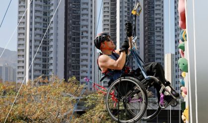 Paraplégico desde um acidente de carro em 2011, Lai Chi-wai escalou 250 metros 