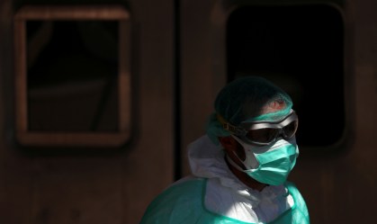 Governo zera imposto de importação para peças de respiradores e máscaras