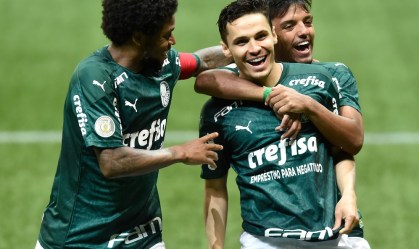 Palmeiras goleia Corinthians e Flamengo vence quebrando o jejum de vitórias