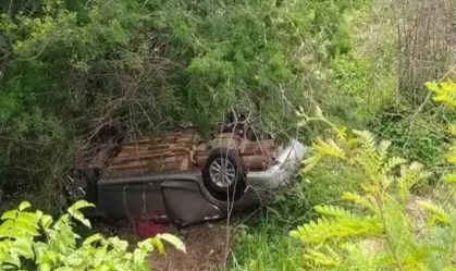 Família morre após veículo cair de penhasco na Bahia