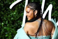 Rihanna canta música remixada por brasileiro em festa de bilionários asiáticos