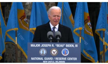 Biden se emociona ao lembrar do filho em discurso antes de posse
