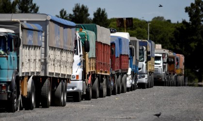 Chamado de greve dos caminhoneiros ganha apoio de confederação CNTTL