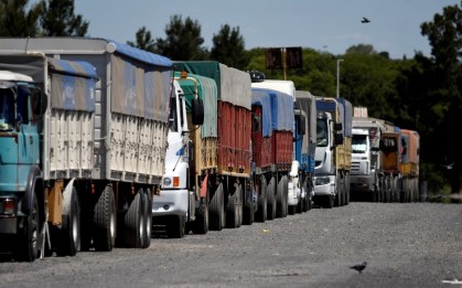 Caminhões parados