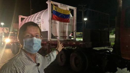 Chanceler venezuelano Jorge Arreaza divulgou imagens da chegada de caminhões de