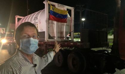 Chanceler venezuelano Jorge Arreaza divulgou imagens da chegada de caminhões de 