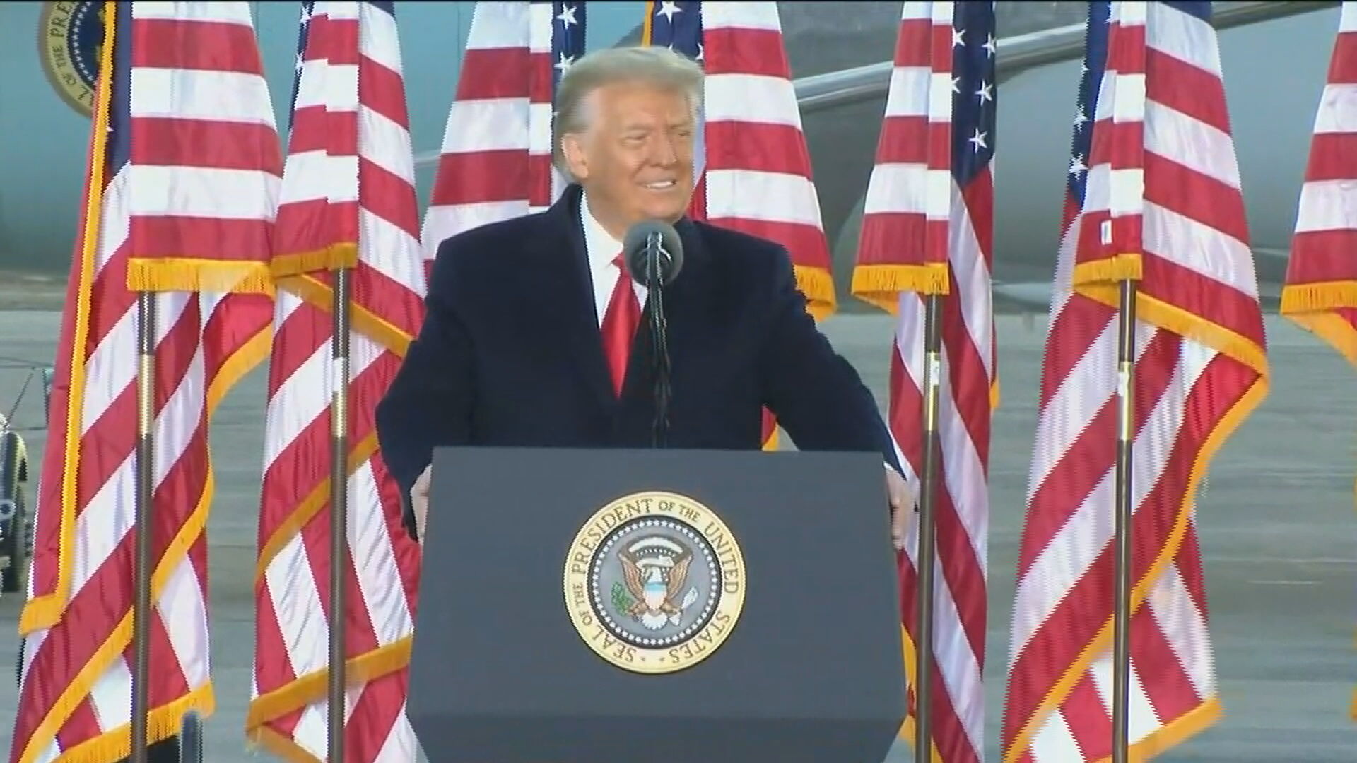 Donald Trump fez o último discurso como presidente dos EUA a apoiadores
