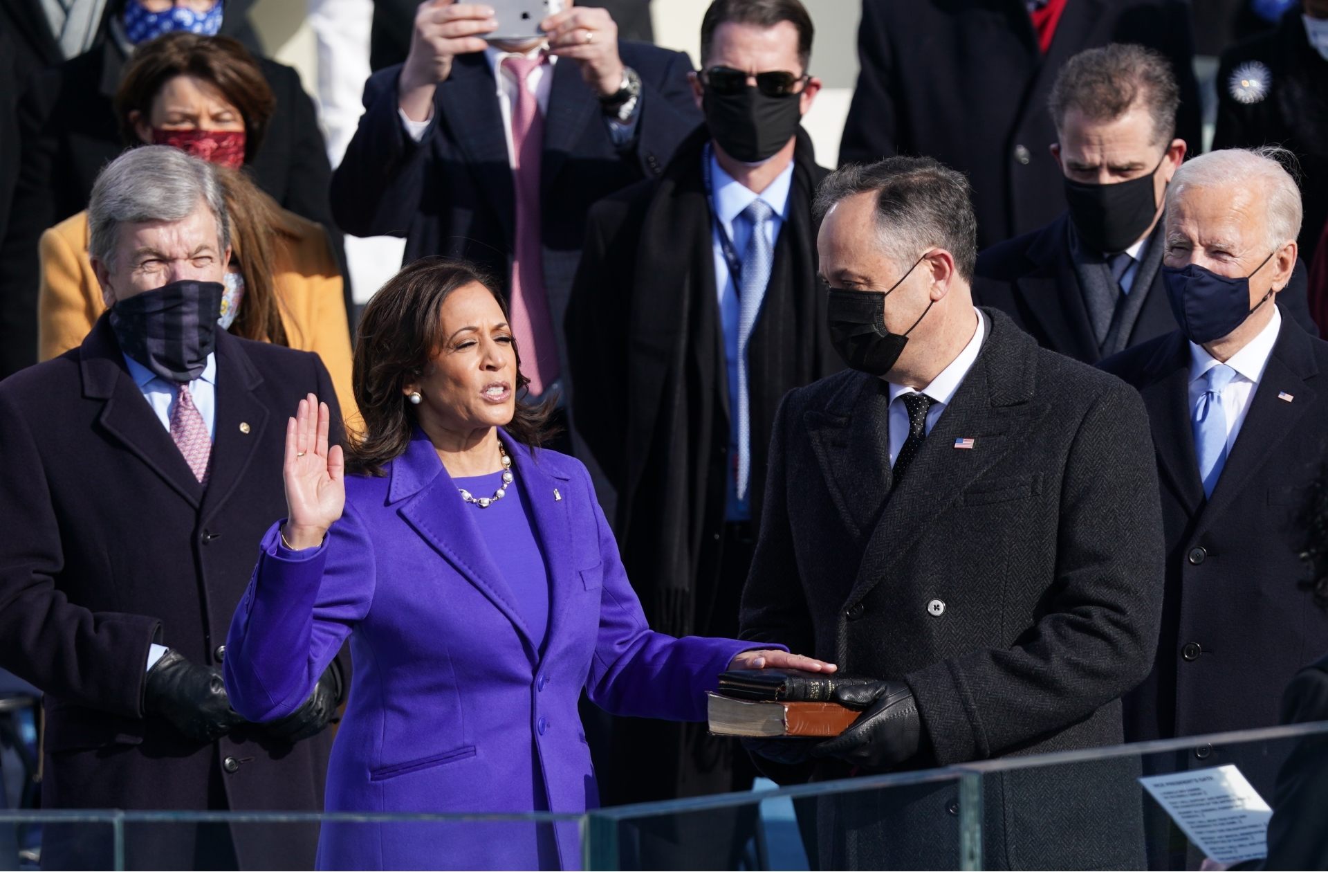 Kamala Harris toma posse como vice-presidente dos Estados Unidos